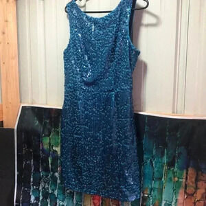 Marc New York Andrew Marc measuring at a medium